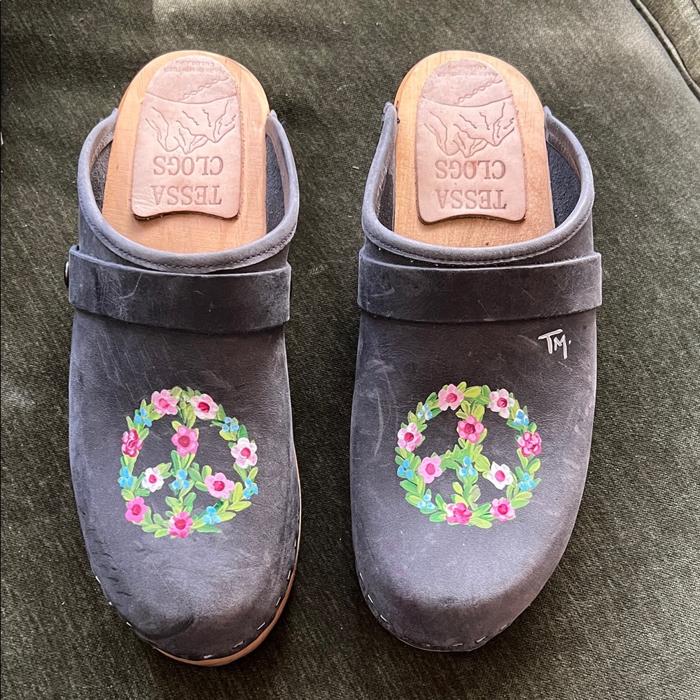 Tessa Clogs Leather Wood Sole Clogs ✌️ Hand-Painted Floral Peace Sign